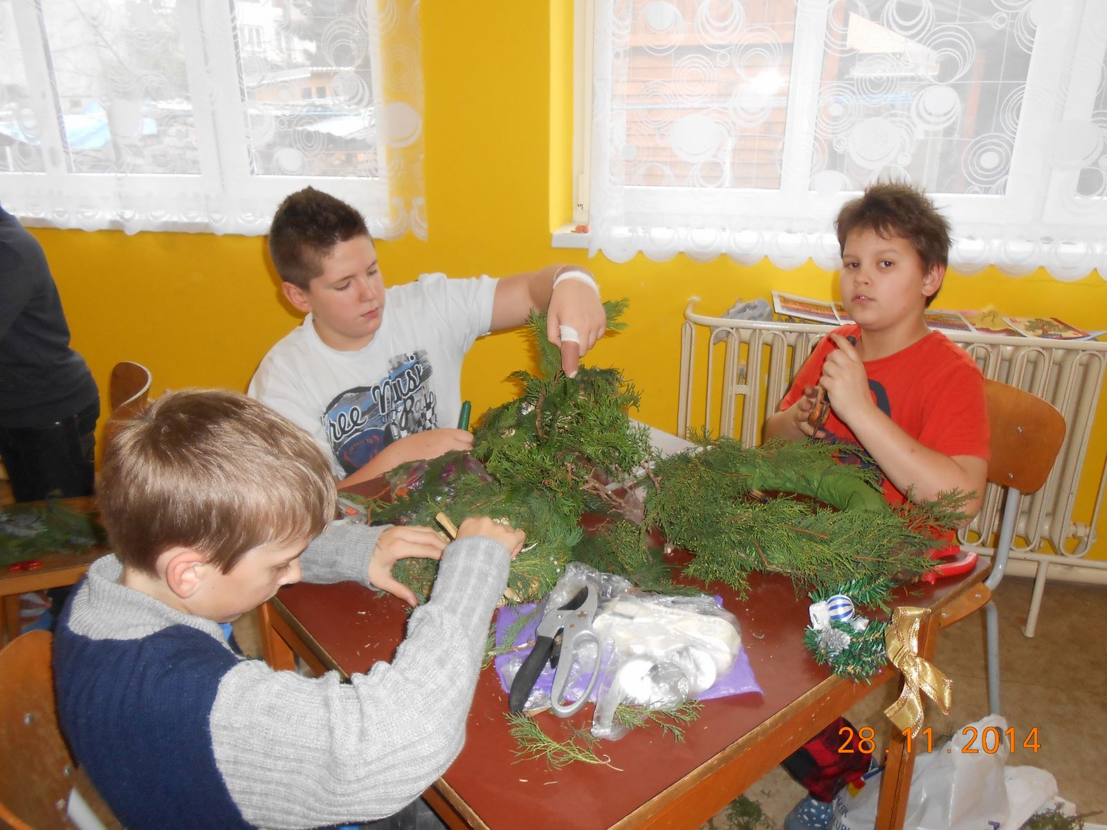 Výroba adventních věnců 28.12.2014 (4) [1600x1200]